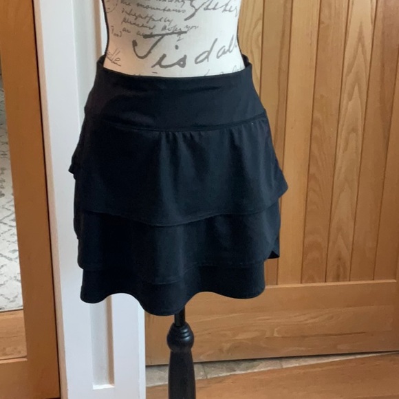 Women’s black Athleta skirt with short insert. New condition. Small - Picture 7 of 13